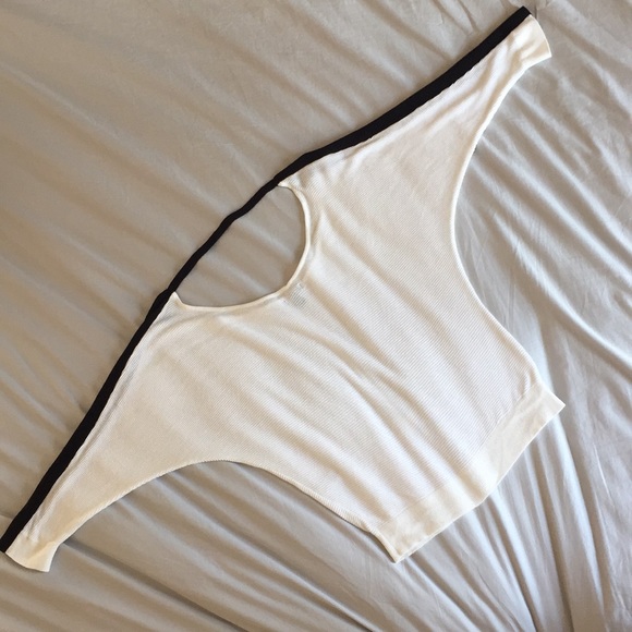 Express Scoop Neck and Back Sweater - Picture 4 of 7